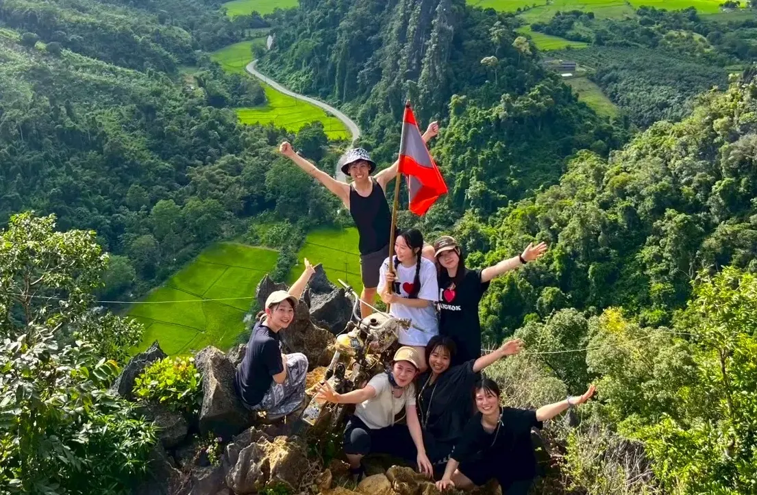 タイからラオスへ国境を越えるCHANGE JOURNEY参加者