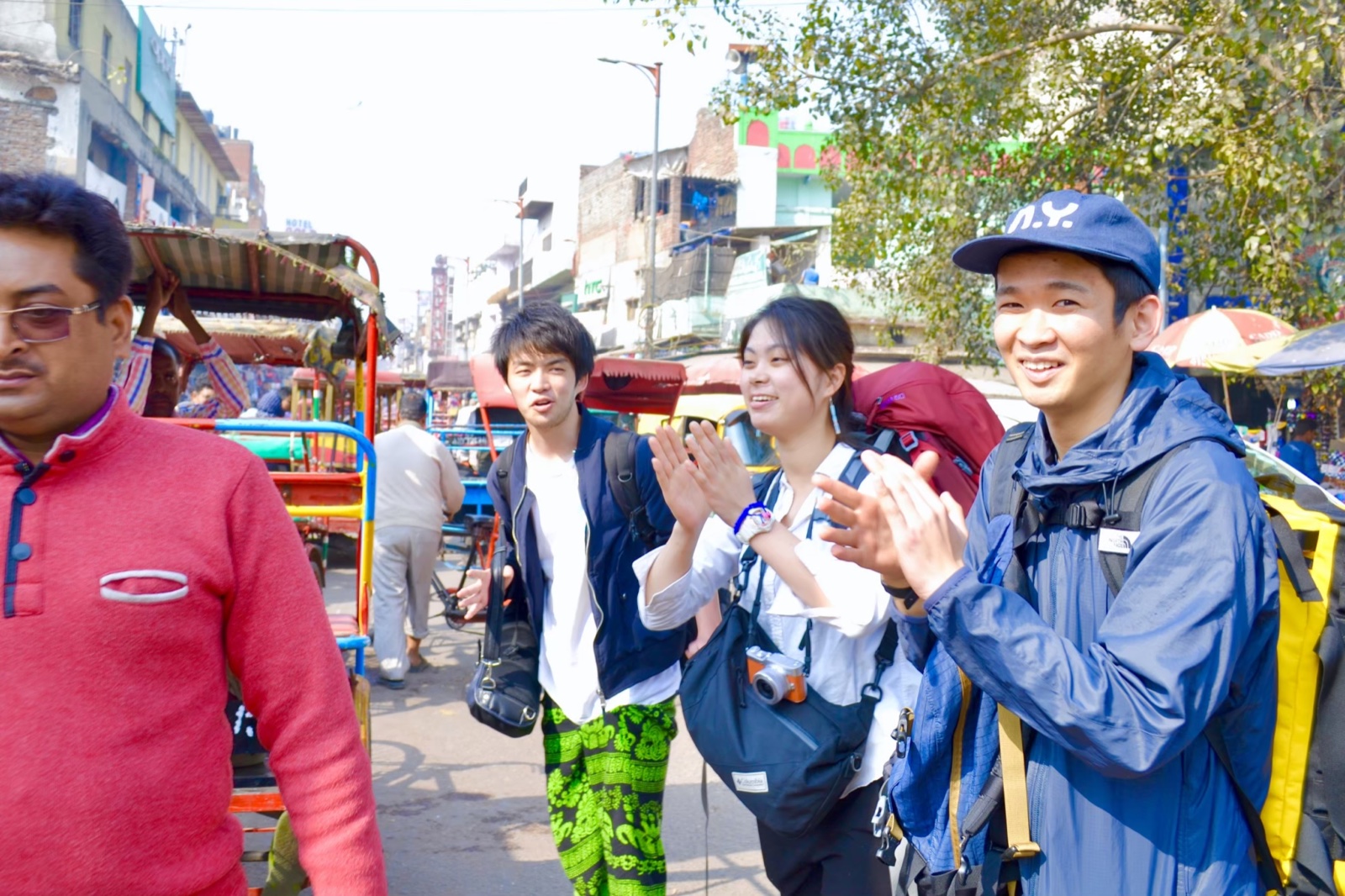 少人数でインドの街を旅する参加者