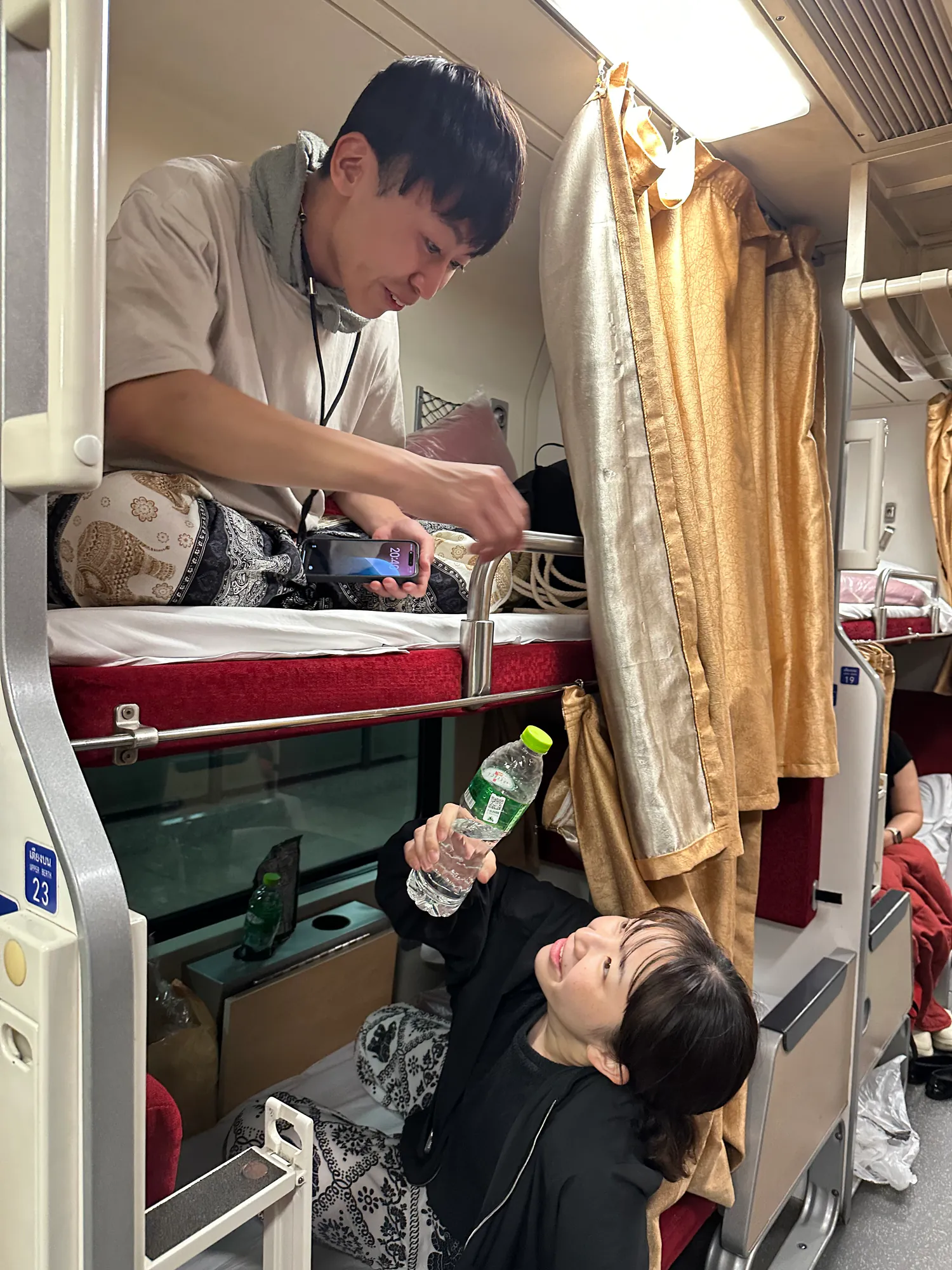 タイからラオスへ向かう列車を探す旅の仲間